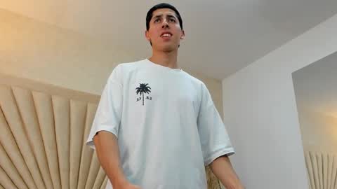 Snapshot of harry_klein chatting on October 7, 2025, 8:39 pm H K online show from October 7, 2025, 8:39 pm