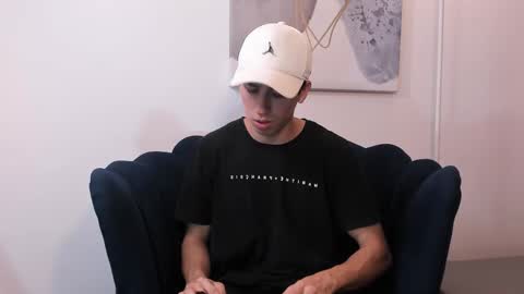 Snapshot of harry_klein chatting on October 12, 2025, 2:43 am H K online show from October 12, 2025, 2:43 am