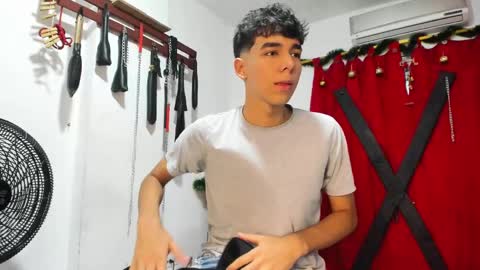 Snapshot of harry_latinboy chatting on December 8, 2024, 7:43 pm Harry online show from December 8, 2024, 7:43 pm