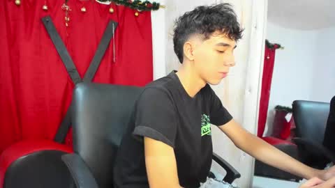 Snapshot of harry_latinboy chatting on December 15, 2024, 8:04 pm Harry online show from December 15, 2024, 8:04 pm