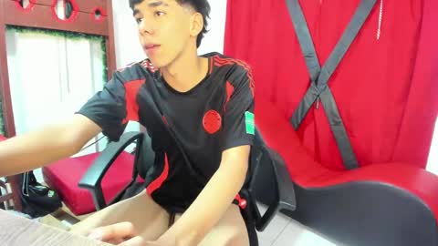 Snapshot of harry_latinboy chatting on December 16, 2024, 10:56 pm Harry online show from December 16, 2024, 10:56 pm