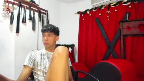 Snapshot of harry_latinboy chatting on December 17, 2024, 11:05 pm Harry online show from December 17, 2024, 11:05 pm