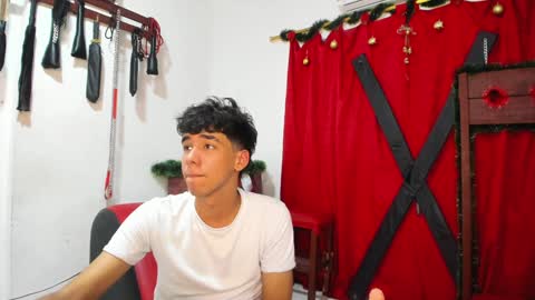 Snapshot of harry_latinboy chatting on December 20, 2024, 1:36 am Harry online show from December 20, 2024, 1:36 am