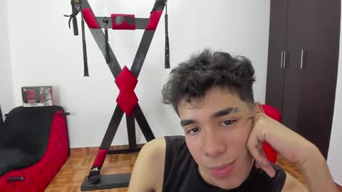 Snapshot of harry_latinboy chatting on January 7, 2025, 7:38 pm Harry online show from January 7, 2025, 7:38 pm