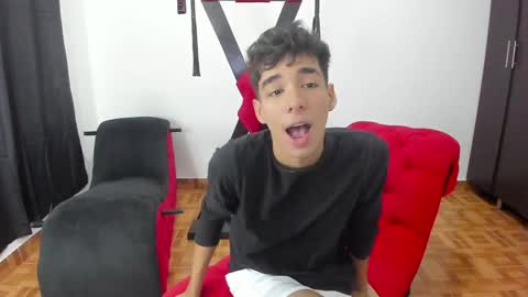 Snapshot of harry_latinboy chatting on January 13, 2025, 8:04 pm Harry online show from January 13, 2025, 8:04 pm