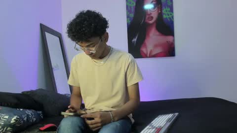 Snapshot of harrytwink18 chatting on February 18, 2025, 1:22 pm HARRY online show from February 18, 2025, 1:22 pm