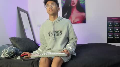 Snapshot of harrytwink18 chatting on February 21, 2025, 1:22 pm HARRY online show from February 21, 2025, 1:22 pm