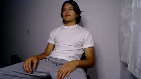 Snapshot of haru_boi chatting on December 16, 2024, 2:57 am Haru online show from December 16, 2024, 2:57 am