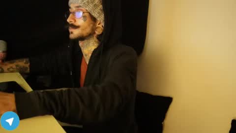 Snapshot of hatsumotokyoto chatting on January 24, 2025, 2:07 am More content 2 online show from January 24, 2025, 2:07 am