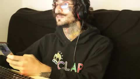 Snapshot of hatsumotokyoto chatting on January 28, 2025, 3:57 am More content 2 online show from January 28, 2025, 3:57 am