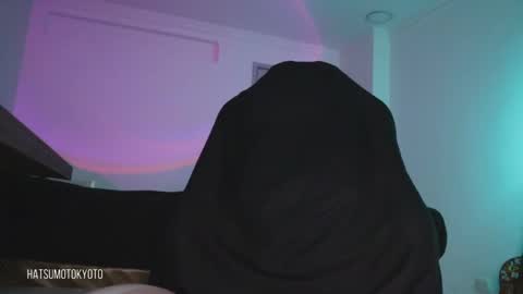 Snapshot of hatsumotokyoto chatting on October 11, 2025, 5:50 am More content 2 online show from October 11, 2025, 5:50 am