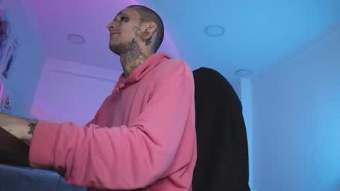 Snapshot of hatsumotokyoto chatting on October 19, 2025, 3:29 am More content 2 online show from October 19, 2025, 3:29 am