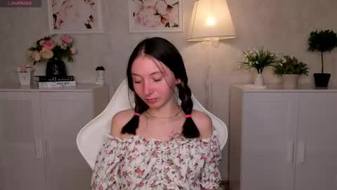 Lola online show from October 10, 2025, 9:41 am