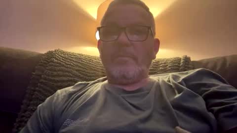 hawks2113 online show from April 4, 2026, 11:24 pm