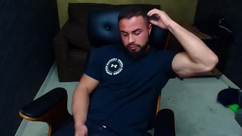 HayesWood online show from October 25, 2025, 4:42 am