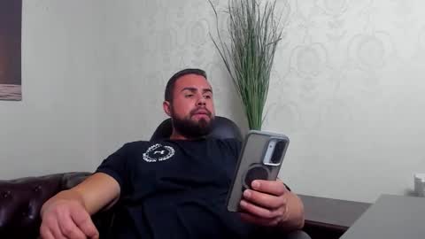 HayesWood online show from November 22, 2025, 6:12 am