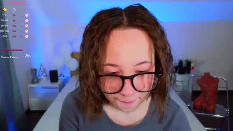 Hayle online show from March 8, 2025, 2:12 am