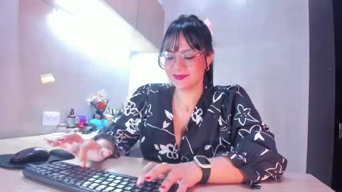 Snapshot of haylenpark chatting on May 17, 2026, 9:49 am haylenpark online show from May 17, 2026, 9:49 am