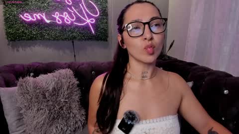 Maria  online show from April 11, 2026, 1:43 am