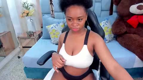 hazel_lanee online show from October 30, 2025, 10:32 pm