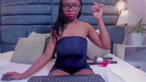 Snapshot of hazel_lanee chatting on June 26, 2026, 6:29 am hazel_lanee online show from June 26, 2026, 6:29 am