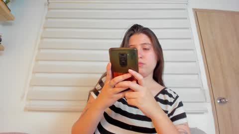 Snapshot of hazel_shy chatting on February 6, 2025, 6:46 pm Im Hazel online show from February 6, 2025, 6:46 pm