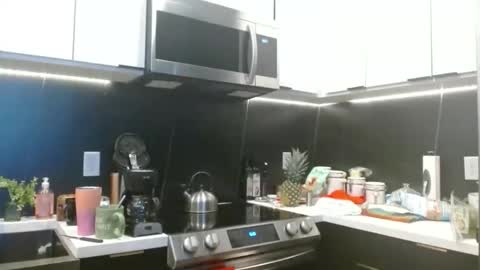 Snapshot of hazel_skye chatting on February 6, 2026, 4:21 pm Hazel online show from February 6, 2026, 4:21 pm