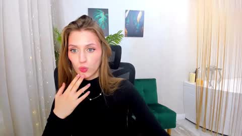 heartedlove_1 online show from March 11, 2025, 2:51 pm