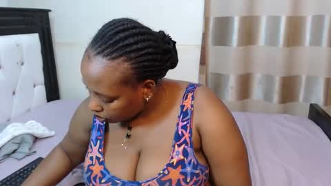 Snapshot of heatherjee chatting on October 27, 2025, 11:25 am Heather online show from October 27, 2025, 11:25 am