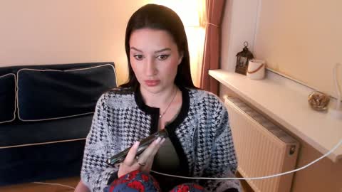 Heaven girl online show from December 5, 2024, 3:39 pm