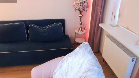 Heaven girl online show from April 23, 2026, 5:04 pm