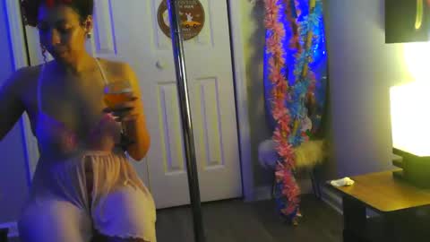 Heavenllyy online show from April 18, 2026, 4:49 am