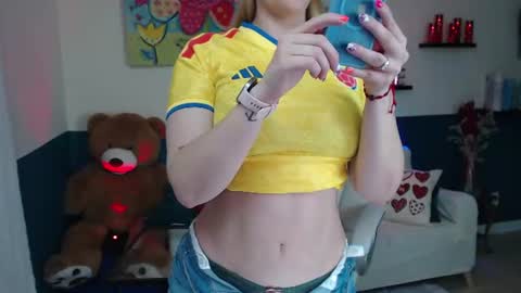 hebelongs2her online show from June 17, 2026, 8:32 pm