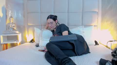 Keira Hecate online show from December 3, 2025, 8:07 pm