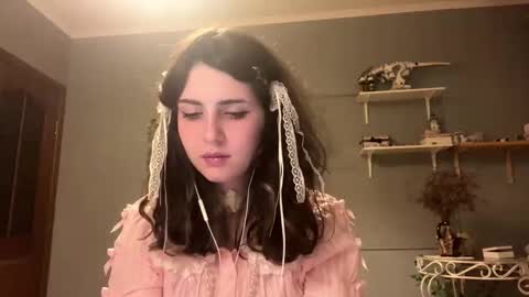 Snapshot of hedwiggrossberg chatting on December 3, 2025, 4:49 pm Sarah online show from December 3, 2025, 4:49 pm