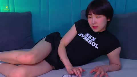 HEEJIN online show from April 17, 2026, 8:23 pm