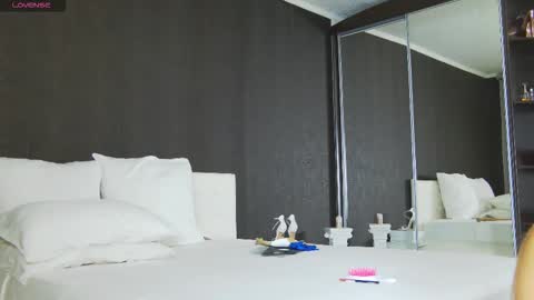 Helen online show from October 22, 2025, 4:18 pm