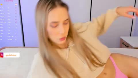 Snapshot of heidas_passion chatting on February 9, 2025, 5:08 am Heida online show from February 9, 2025, 5:08 am