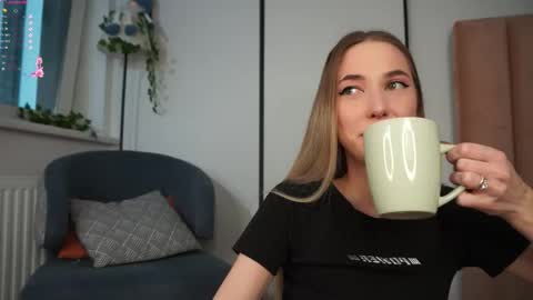 Snapshot of heidas_passion chatting on November 29, 2025, 6:05 am Heida online show from November 29, 2025, 6:05 am