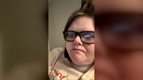 Snapshot of heidimackey2 chatting on April 19, 2026, 6:10 pm heidimackey2 online show from April 19, 2026, 6:10 pm
