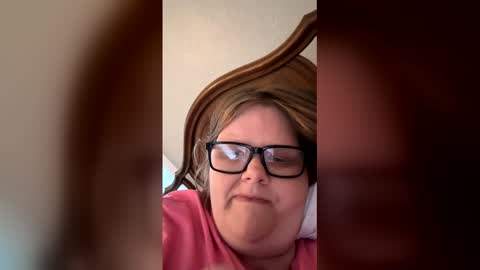 Snapshot of heidimackey2 chatting on May 24, 2026, 12:21 pm heidimackey2 online show from May 24, 2026, 12:21 pm