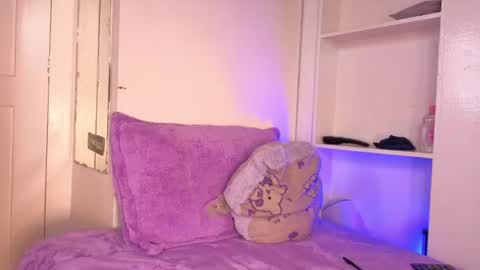 Snapshot of heily_fox chatting on August 2, 2026, 1:48 am HEILY online show from August 2, 2026, 1:48 am
