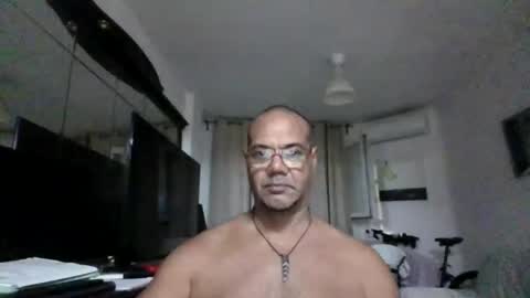 Snapshot of heistt chatting on October 6, 2025, 9:23 pm Heist Stein online show from October 6, 2025, 9:23 pm