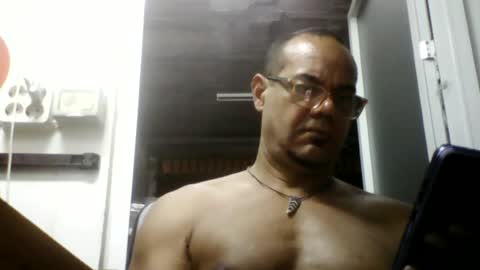 Snapshot of heistt chatting on June 17, 2026, 10:43 pm Heist Stein online show from June 17, 2026, 10:43 pm