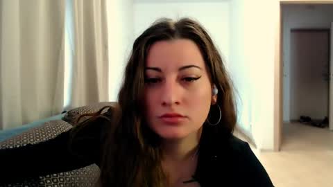 helen_adams_ online show from May 4, 2026, 5:58 am