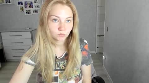 Snapshot of helen_angel_girl chatting on May 27, 2026, 9:06 am Helen sven online show from May 27, 2026, 9:06 am