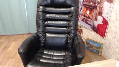 Snapshot of helen_bee chatting on December 10, 2024, 7:58 am Tanya online show from December 10, 2024, 7:58 am