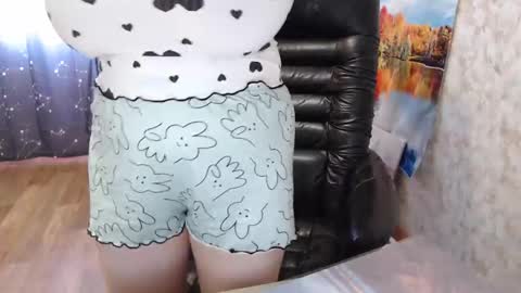 Snapshot of helen_bee chatting on September 25, 2025, 7:23 am Tanya online show from September 25, 2025, 7:23 am