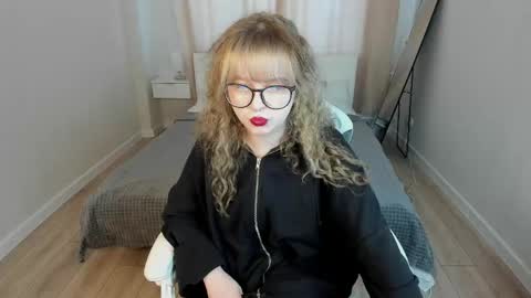 Snapshot of helen_carson chatting on April 20, 2026, 1:08 am Helen Carson online show from April 20, 2026, 1:08 am