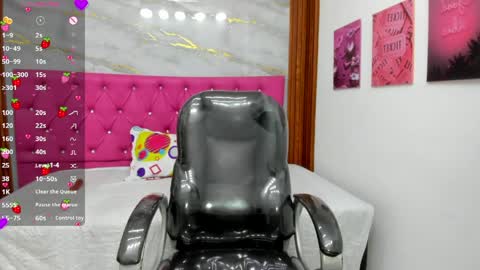 Snapshot of helen_russoo chatting on April 21, 2026, 6:55 pm Helen online show from April 21, 2026, 6:55 pm